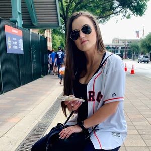 Meet your Posher, Courtney